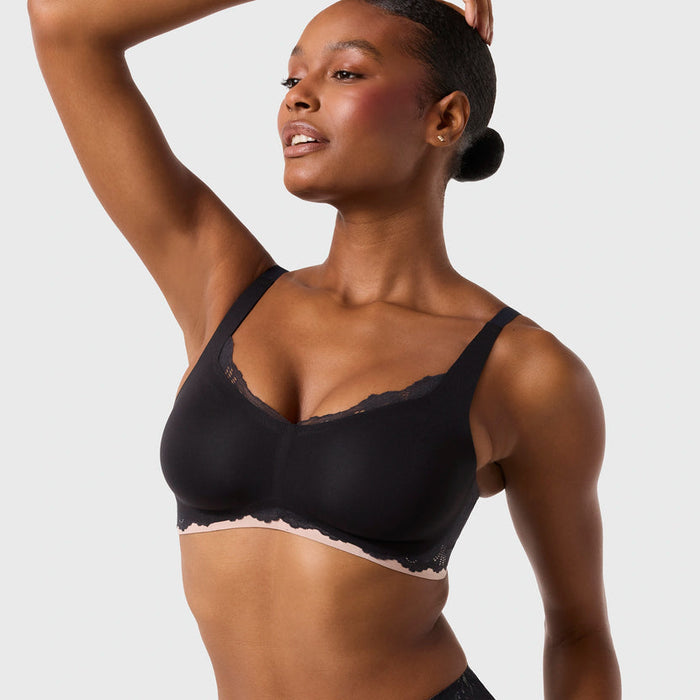 Evelyn and Bobbie Beyond Bra Noir Lace