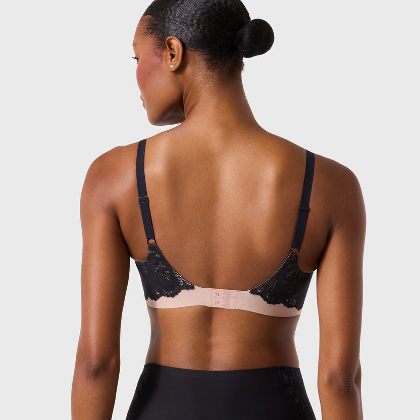 Evelyn and Bobbie Beyond Bra Noir Lace