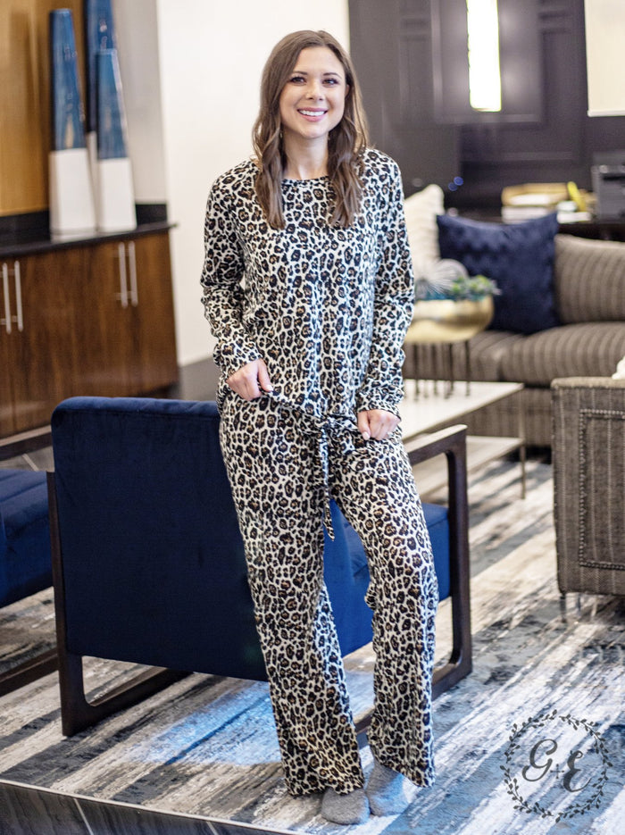 Gracefully Comfortble Leopard Matching Set