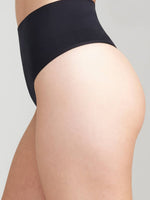 Ultralight Shaping Thong - Seamless Black